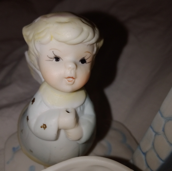 Vintage Christmas Angel Wishing Well Ceramic Figurine 1983 Taiwan - Picture 4 of 11